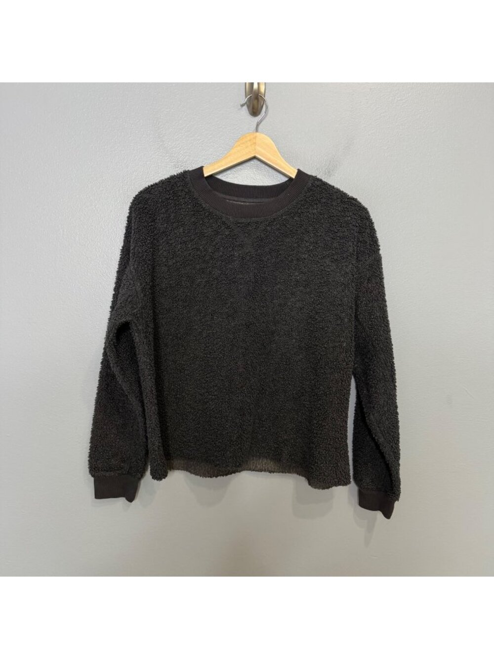 AMERICAN EAGLE dark gray sherpa crew pullover sweatshirt size XS